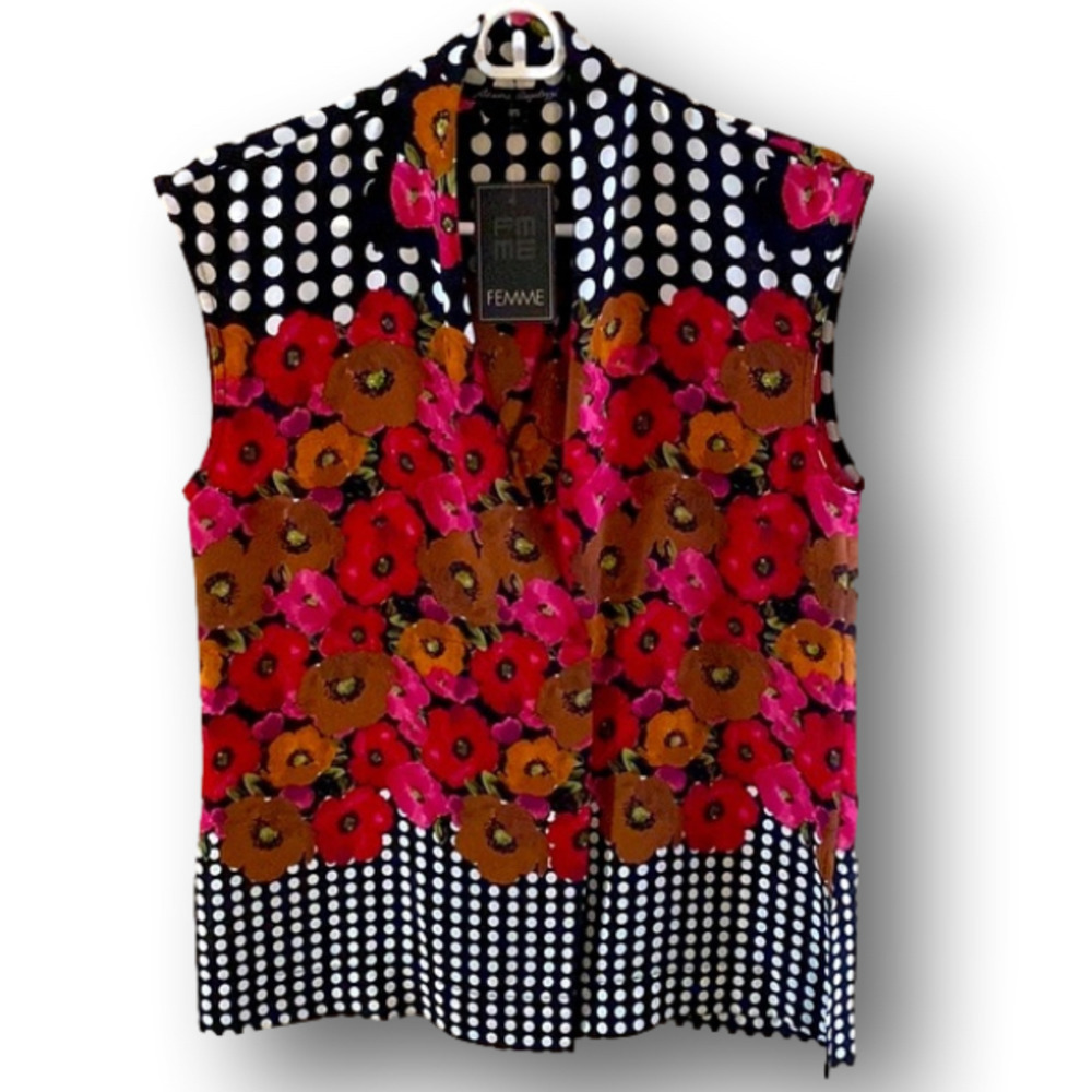 🇨🇦 Femme de Carriere Sleeveless Floral Wrap look Blouse with Polka dots.